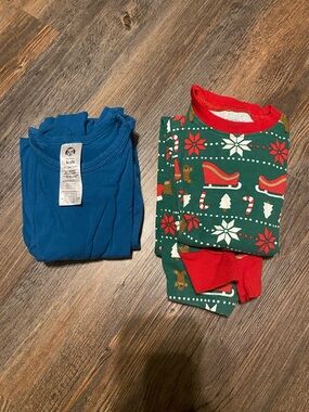 Bundle of 2T pajamas